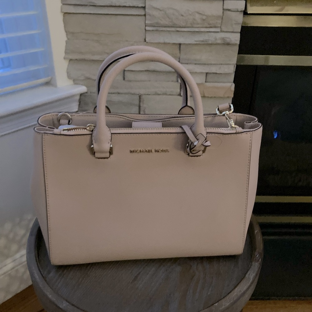 Michael Kors Cross Body never used. New with tags.